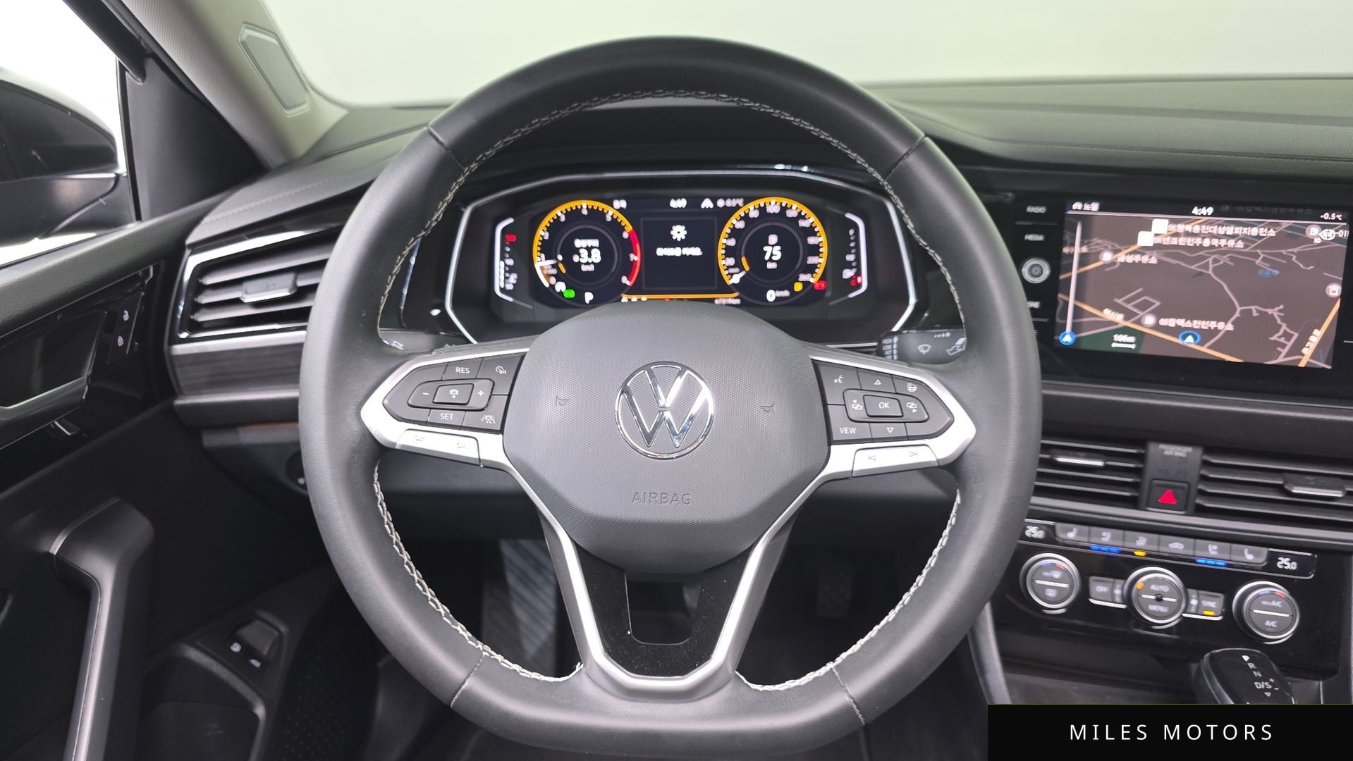 Volkswagen 제타 2023 — миниатюра 14