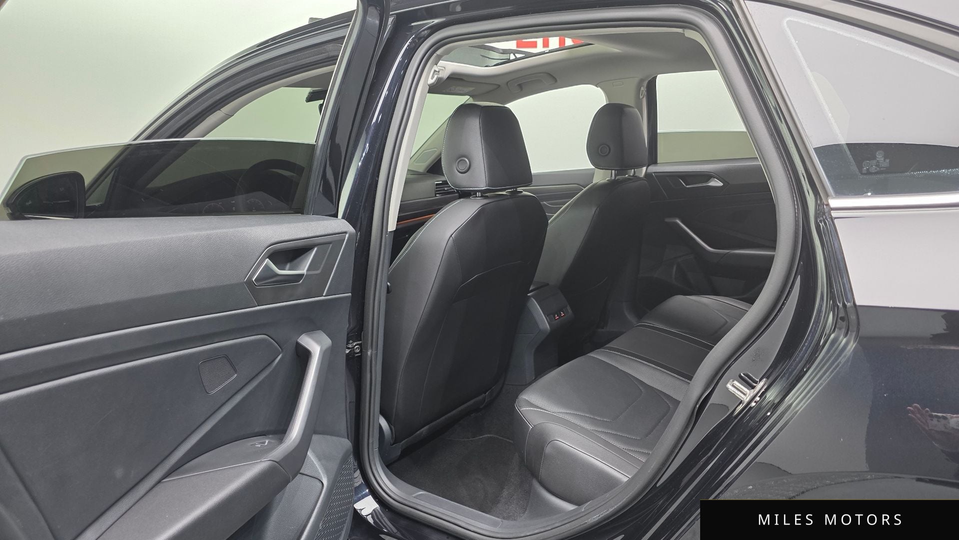 Volkswagen 제타 2023 — миниатюра 17