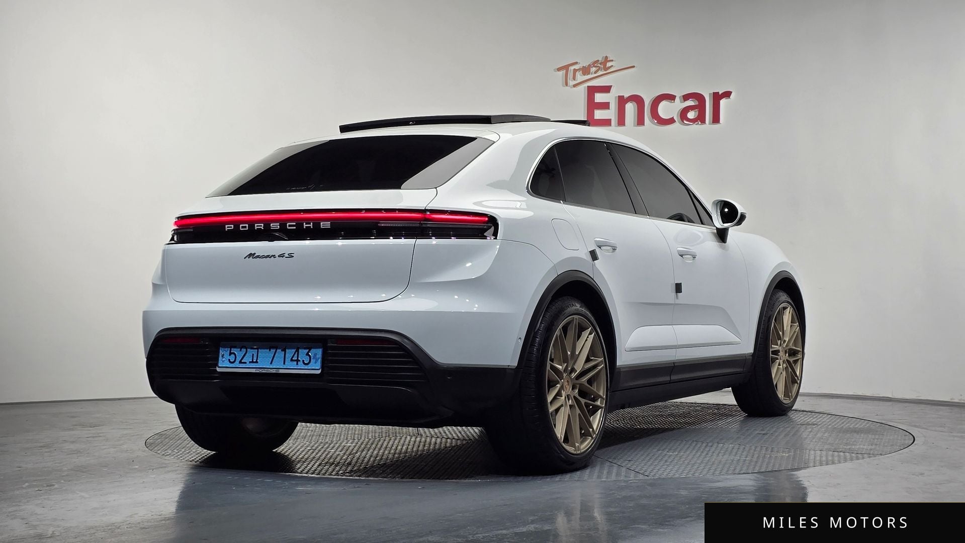 Porsche Macan 2025 — миниатюра 2