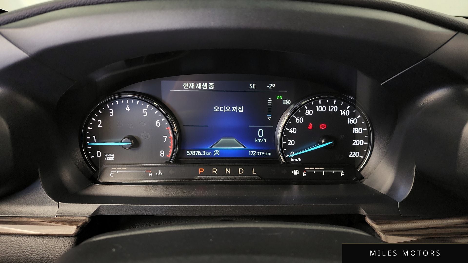 Ford Explorer 2022 — миниатюра 8