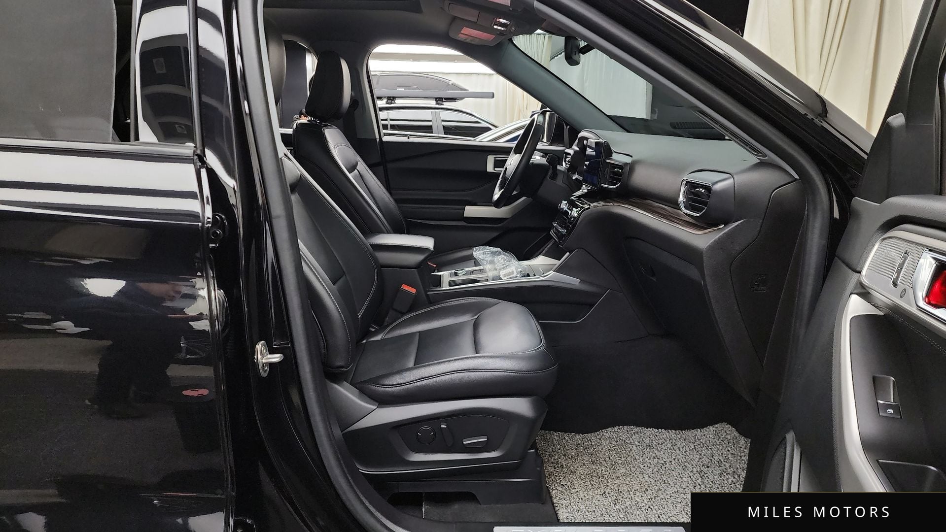 Ford Explorer 2022 — миниатюра 11