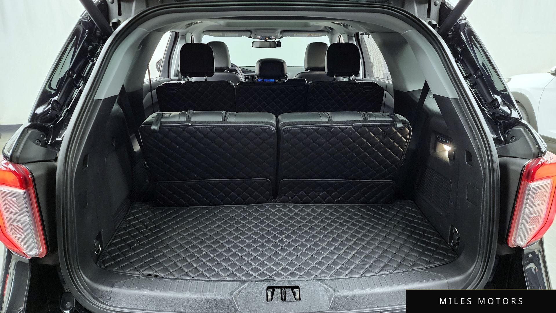 Ford Explorer 2022 — миниатюра 20