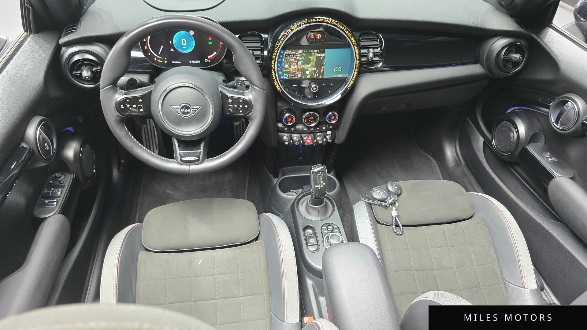 MINI Cooper Convertible 2024 — миниатюра 7