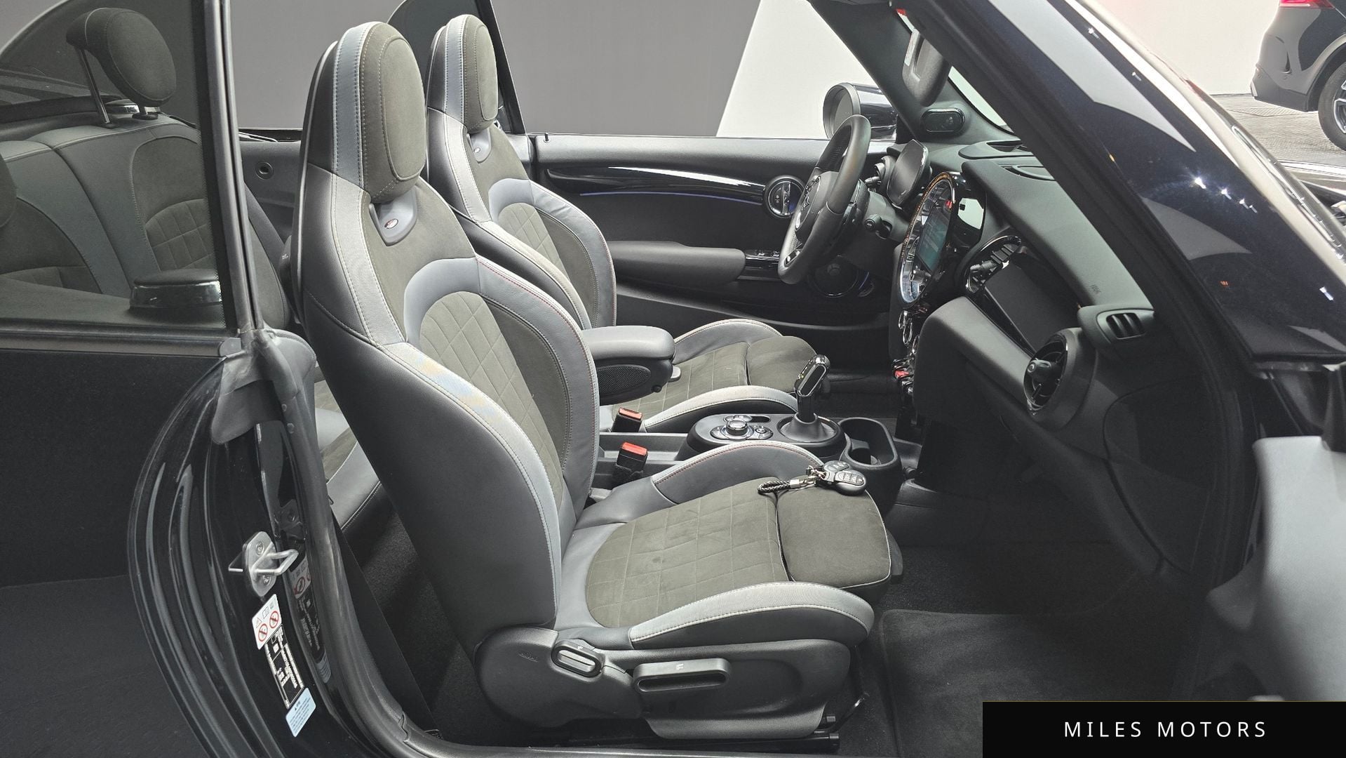 MINI Cooper Convertible 2024 — миниатюра 10