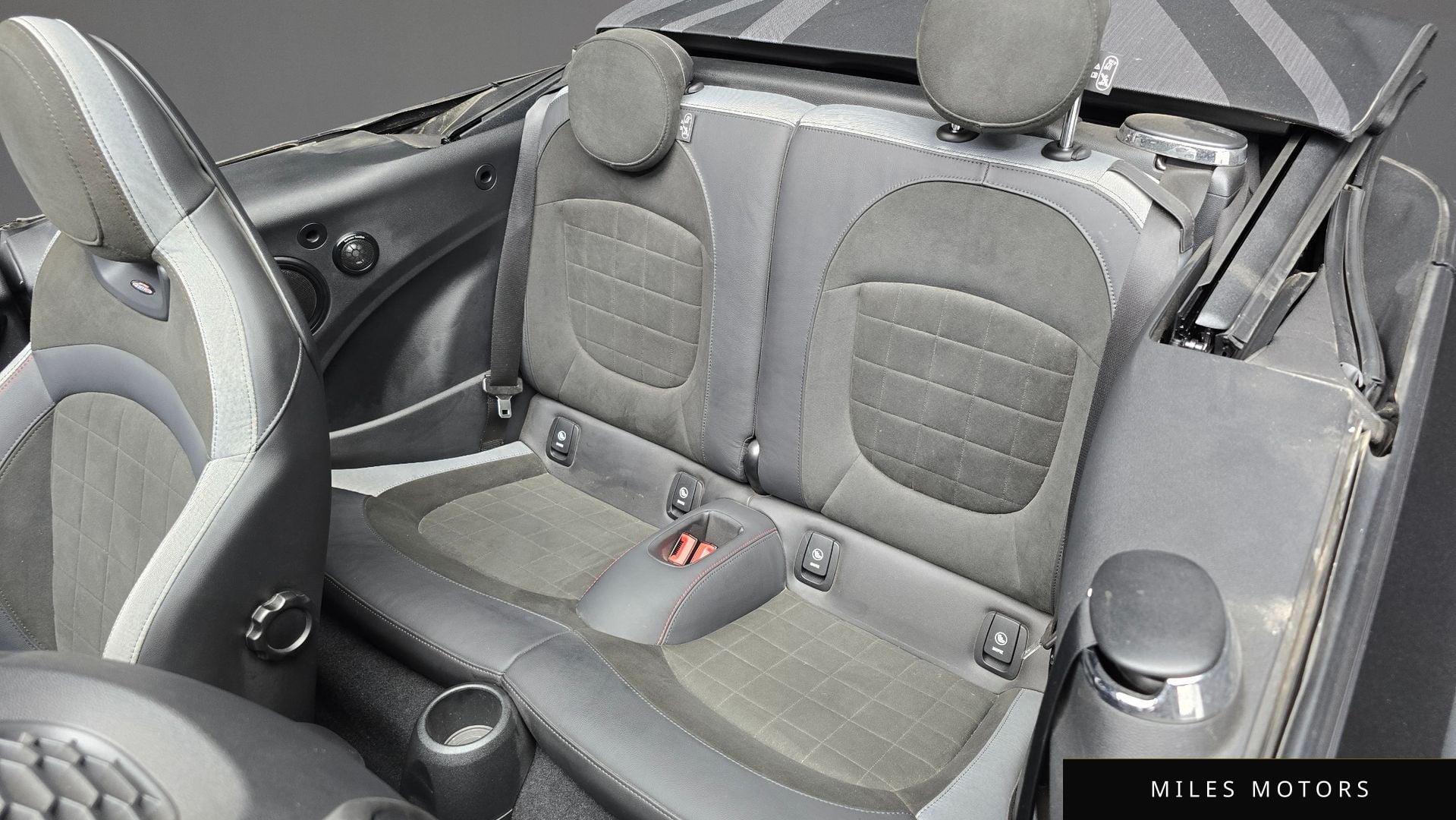 MINI Cooper Convertible 2024 — миниатюра 12