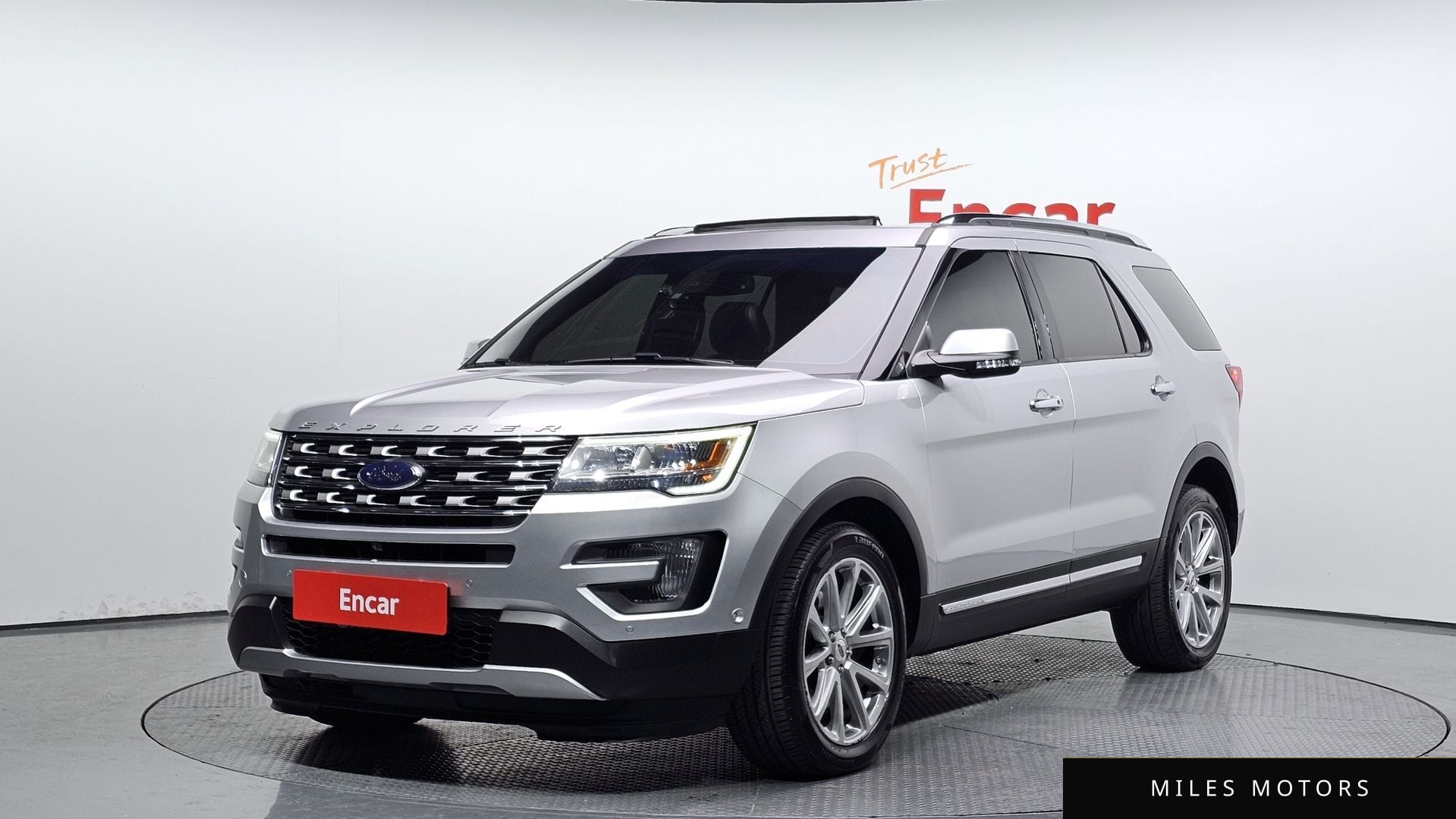 Ford Explorer 2016 — фото 1 из 12