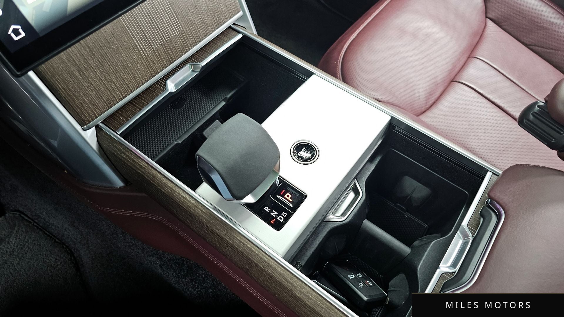 Land Rover Range Rover 2024 — миниатюра 9