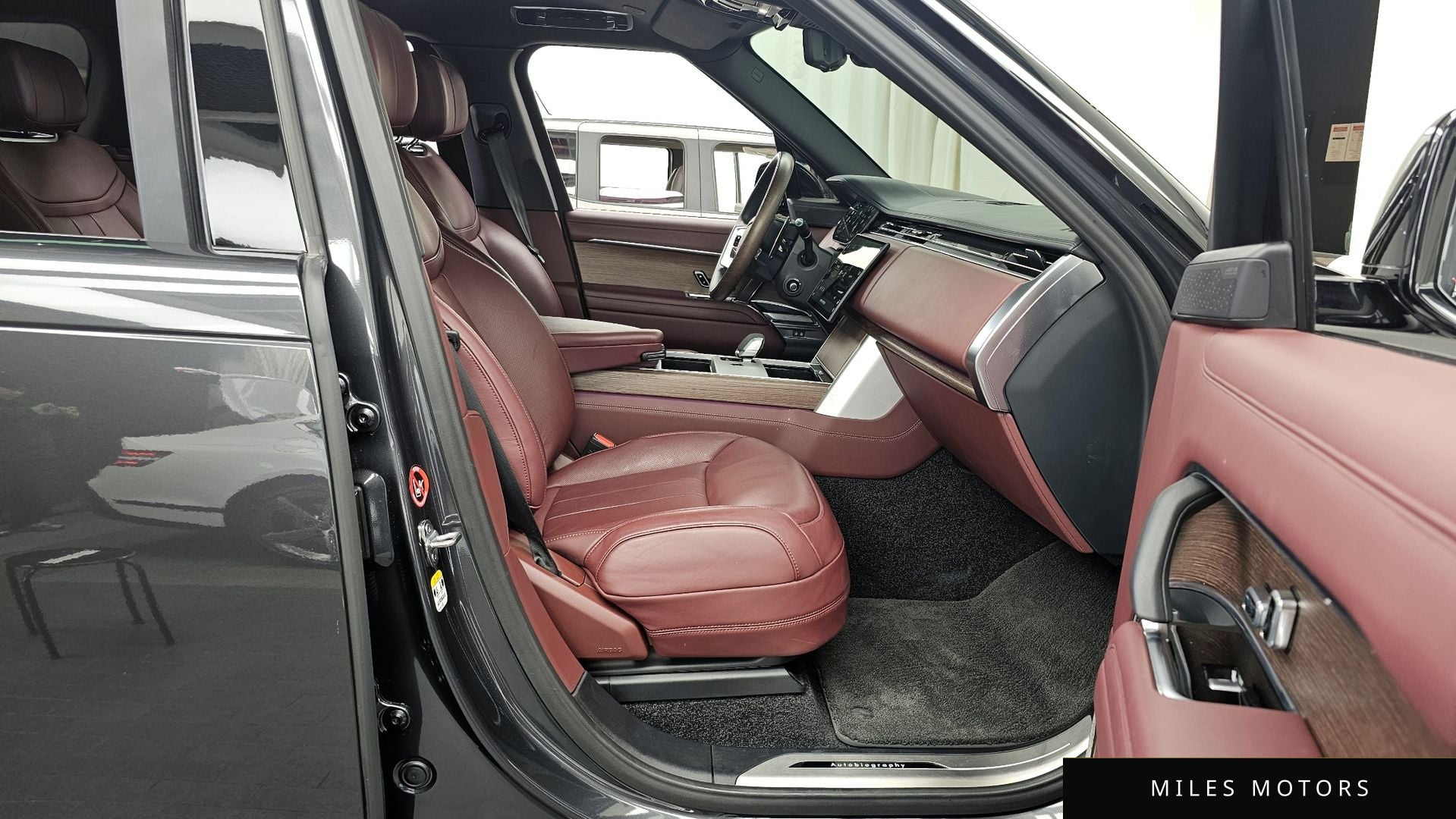 Land Rover Range Rover 2024 — миниатюра 11