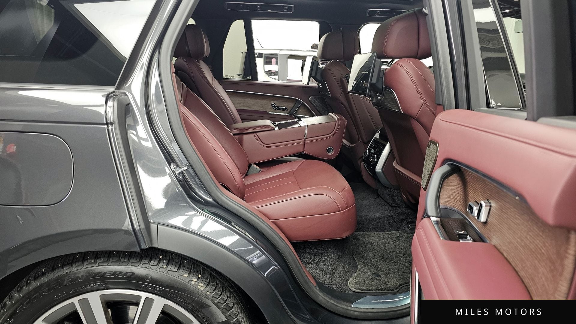 Land Rover Range Rover 2024 — миниатюра 12