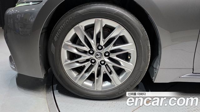 Лексус LS500 2018 — миниатюра 5