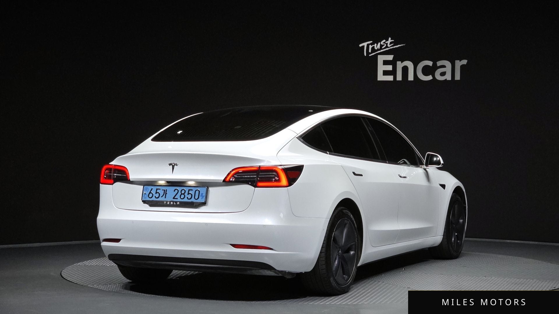 Tesla Model 3 2020 — миниатюра 2
