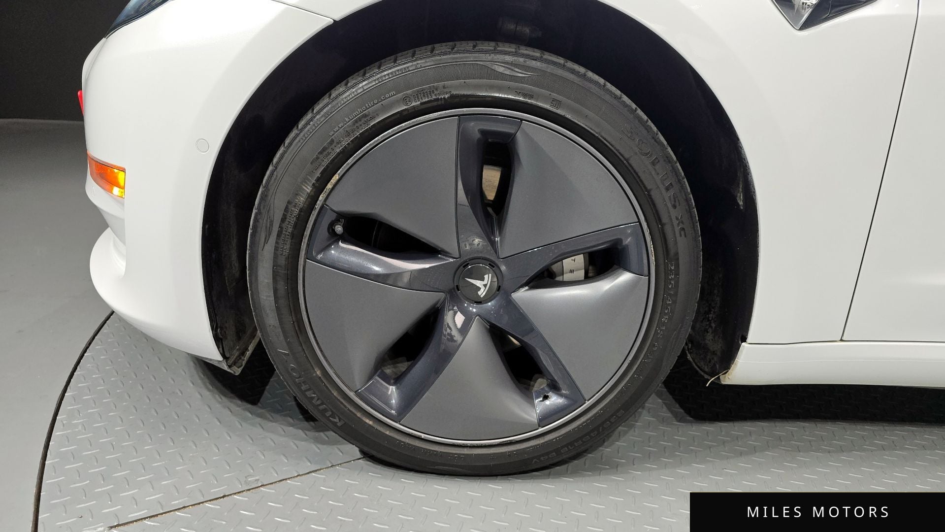 Tesla Model 3 2020 — миниатюра 5