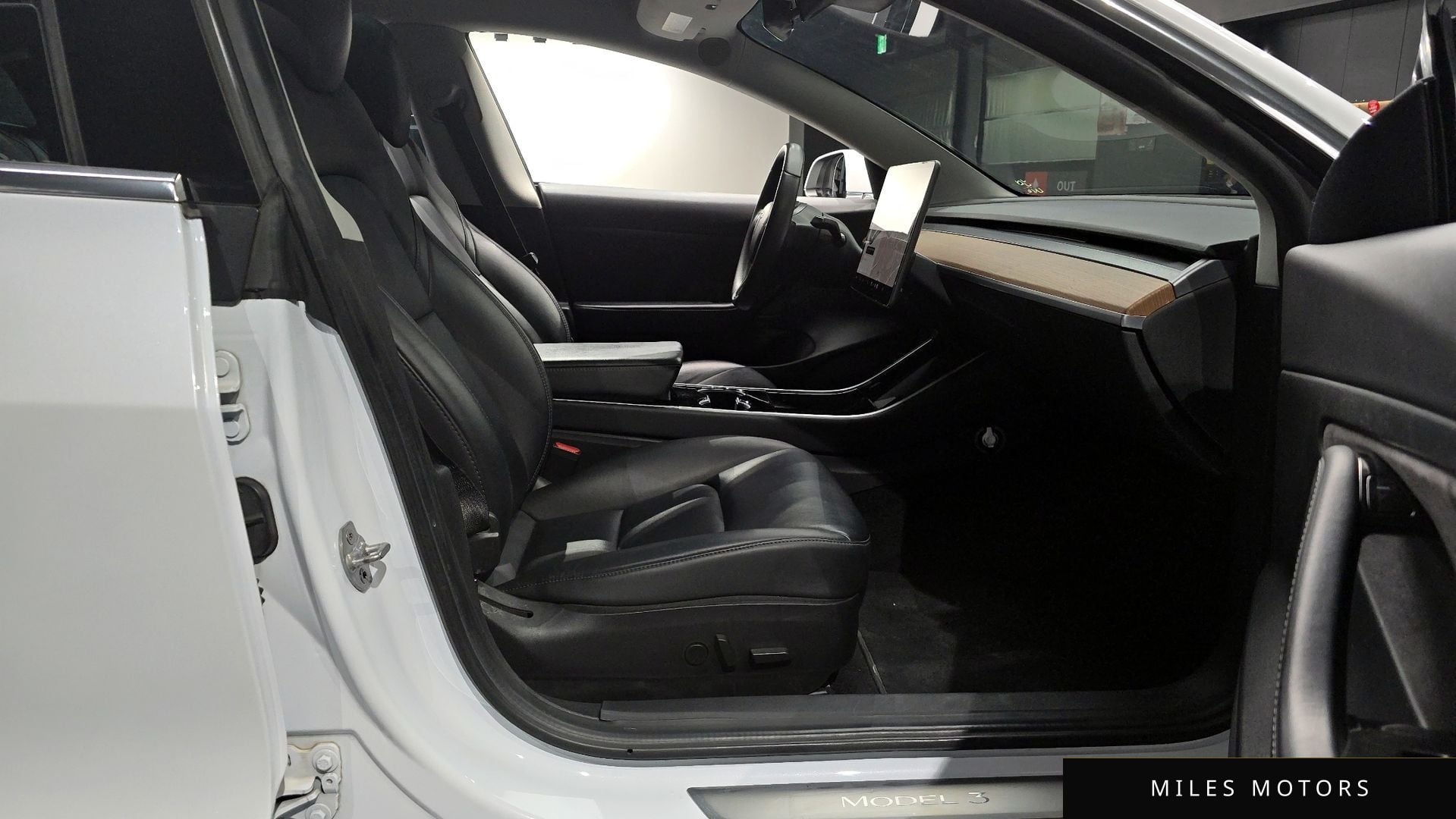 Tesla Model 3 2020 — миниатюра 11