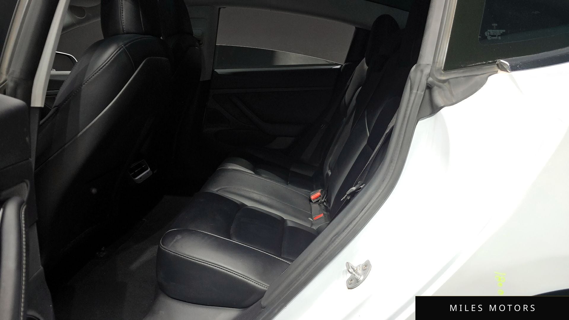 Tesla Model 3 2020 — миниатюра 12
