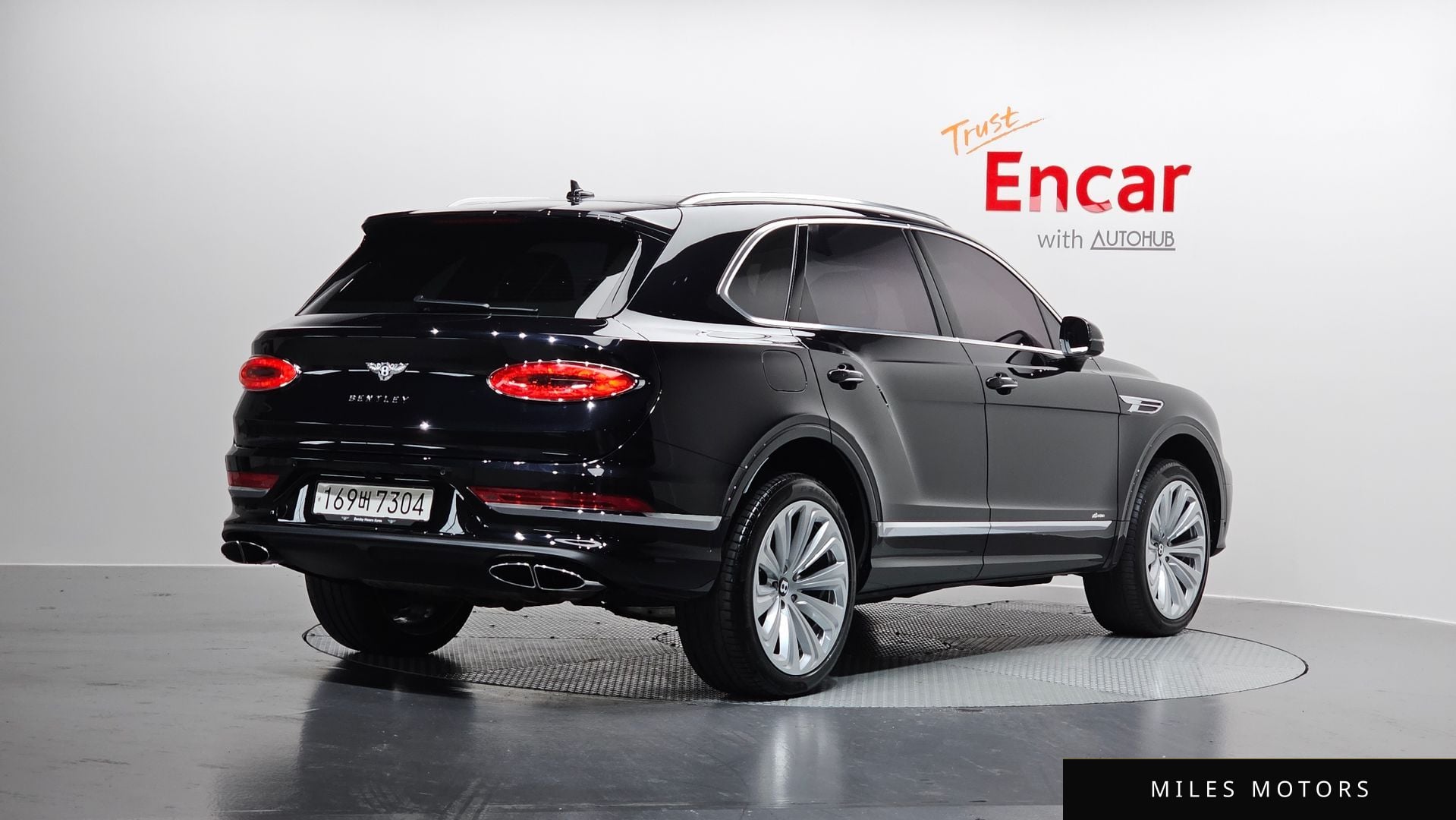 Bentley Bentayga 2023 — миниатюра 2
