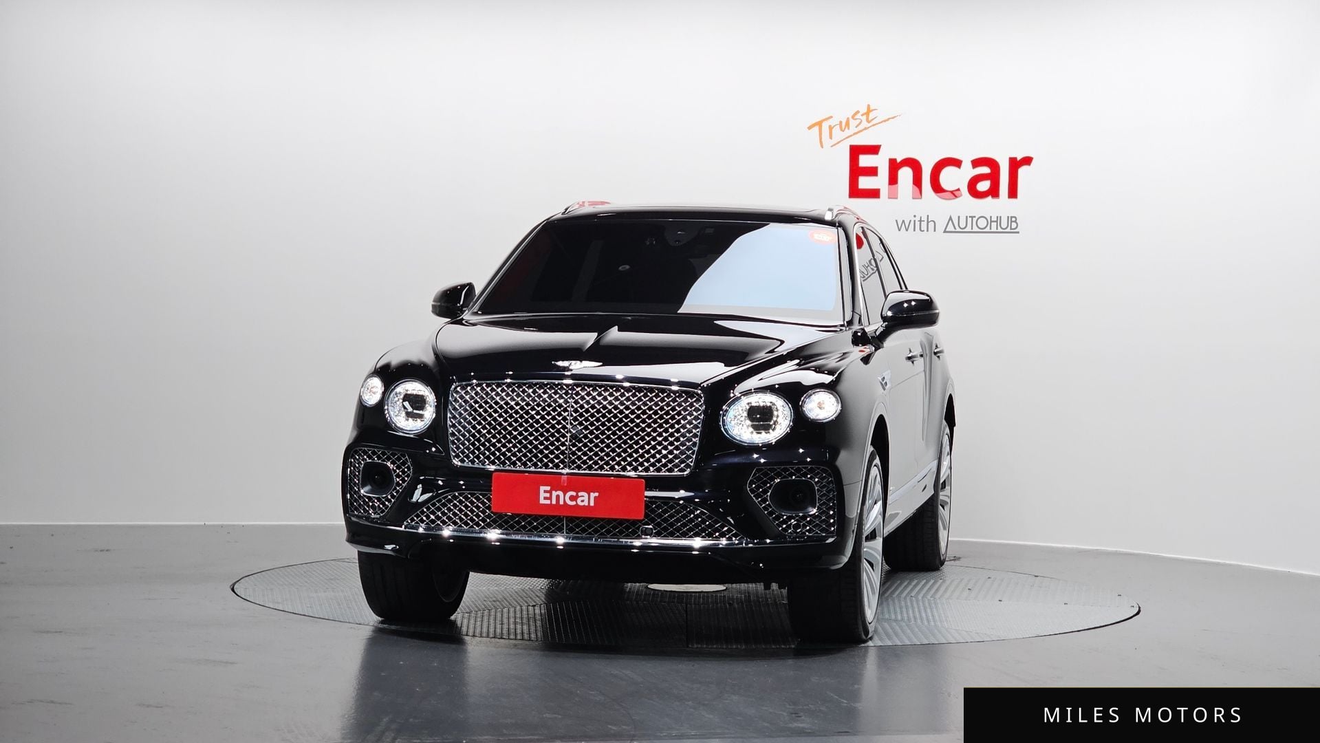 Bentley Bentayga 2023 — миниатюра 3