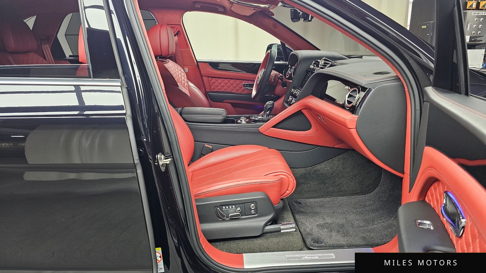 Bentley Bentayga 2023 — миниатюра 11
