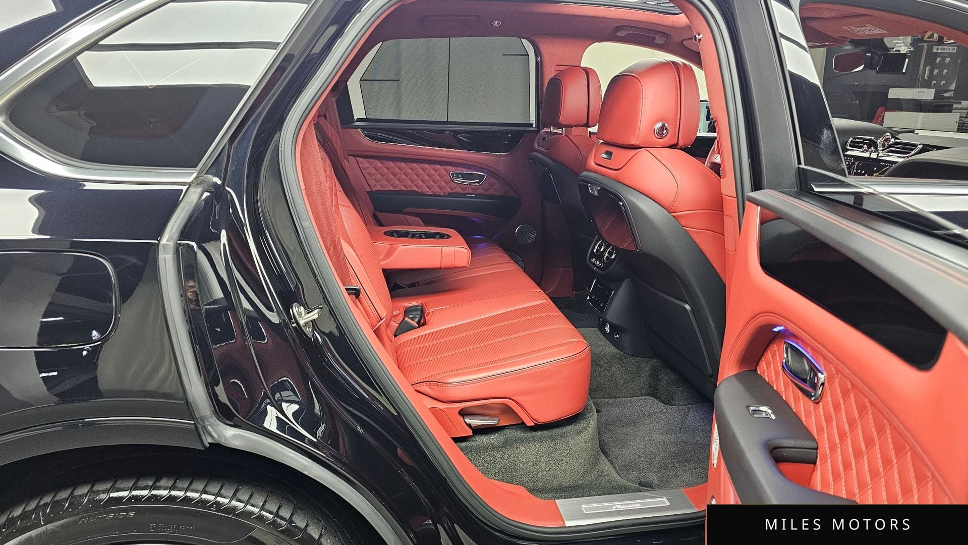 Bentley Bentayga 2023 — миниатюра 12