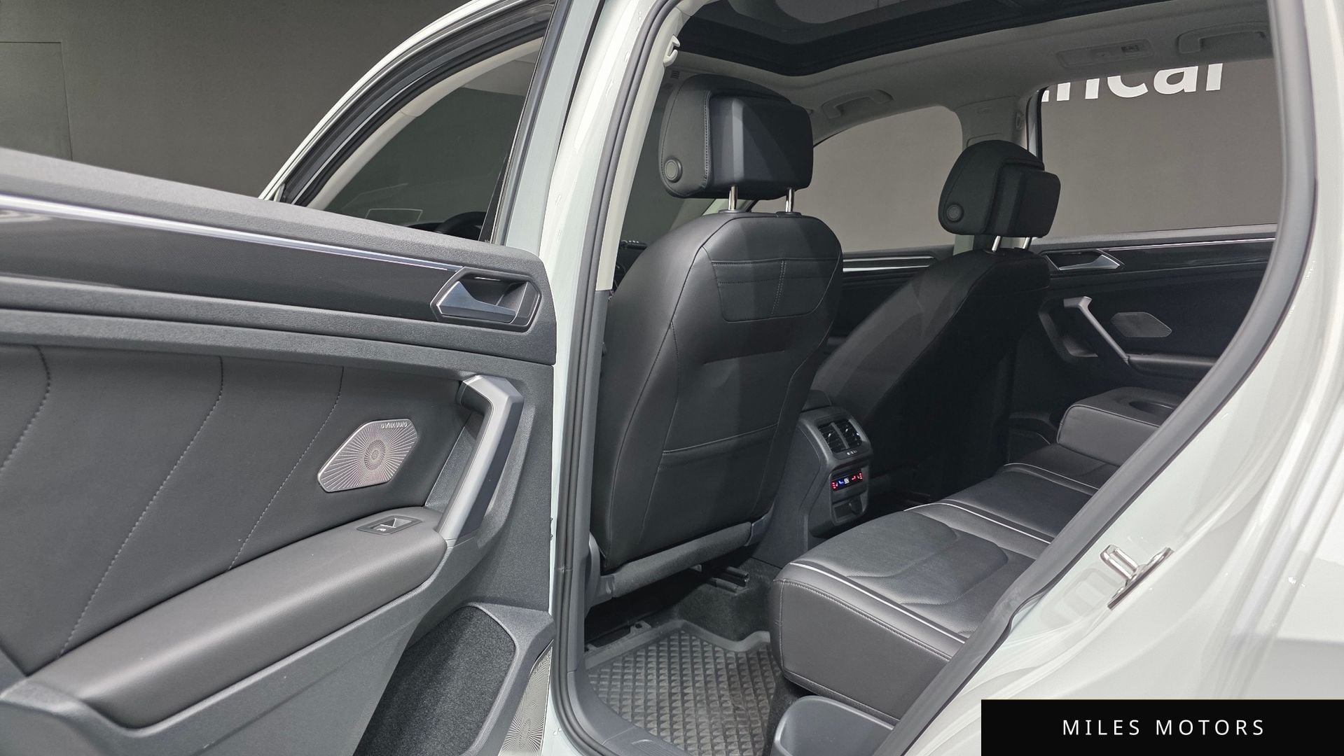 Volkswagen 티구안 2023 — миниатюра 17