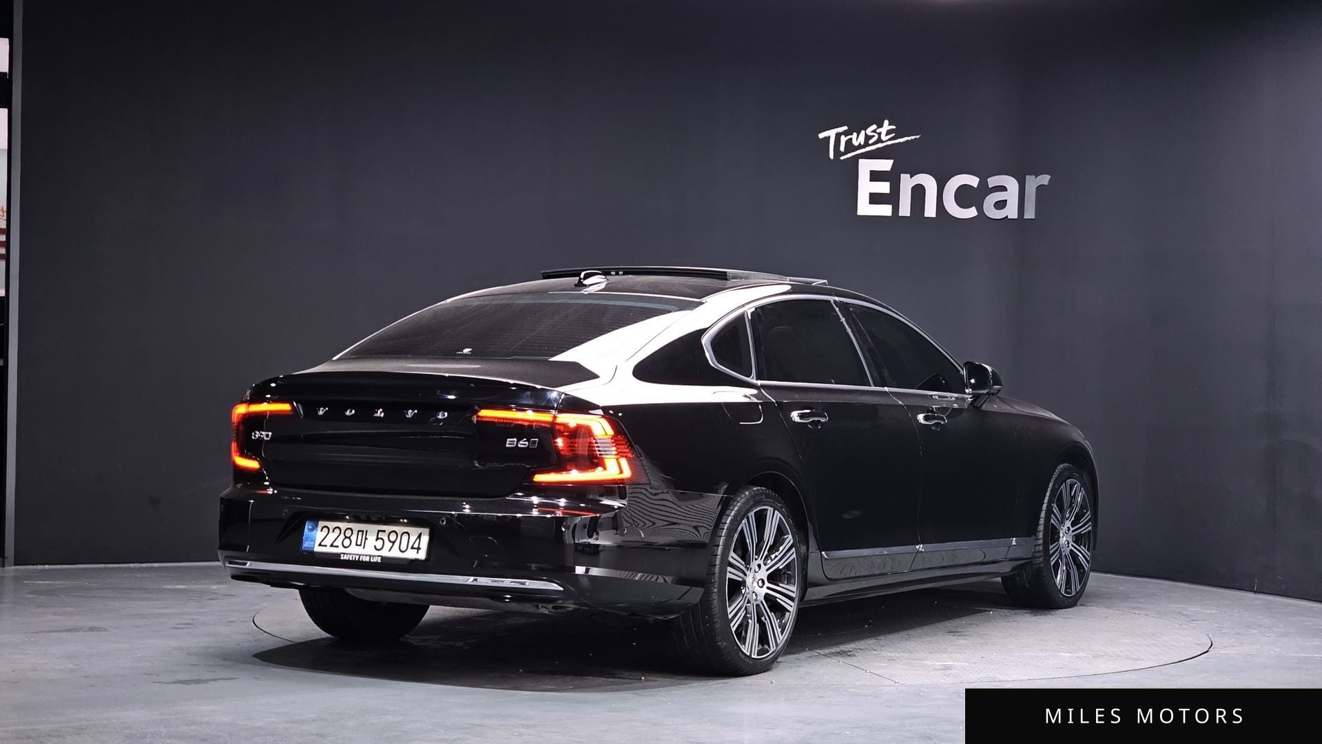 Volvo S90 2023 — миниатюра 2