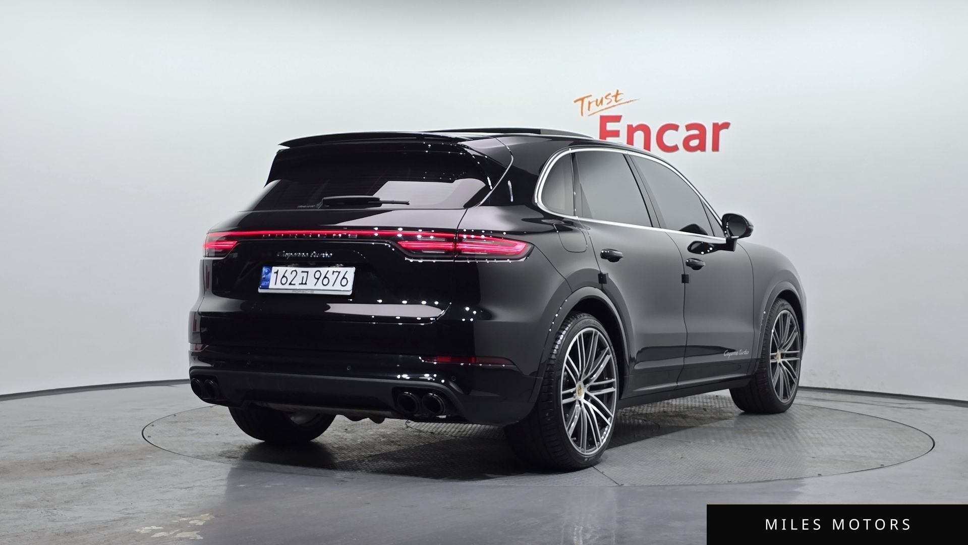 Porsche Cayenne 2023 — миниатюра 2