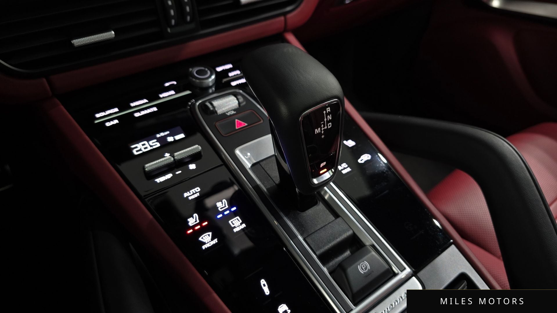 Porsche Cayenne 2023 — миниатюра 9