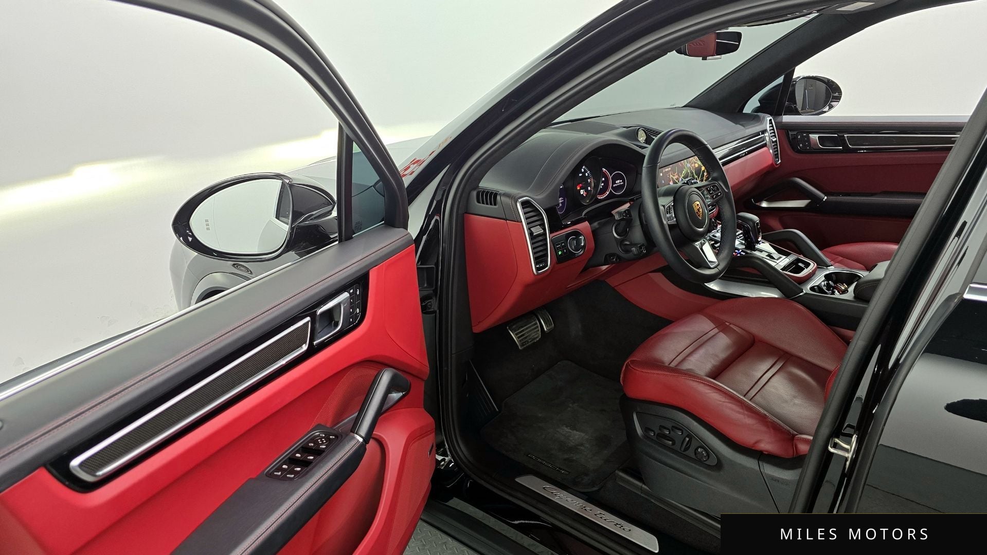 Porsche Cayenne 2023 — миниатюра 10