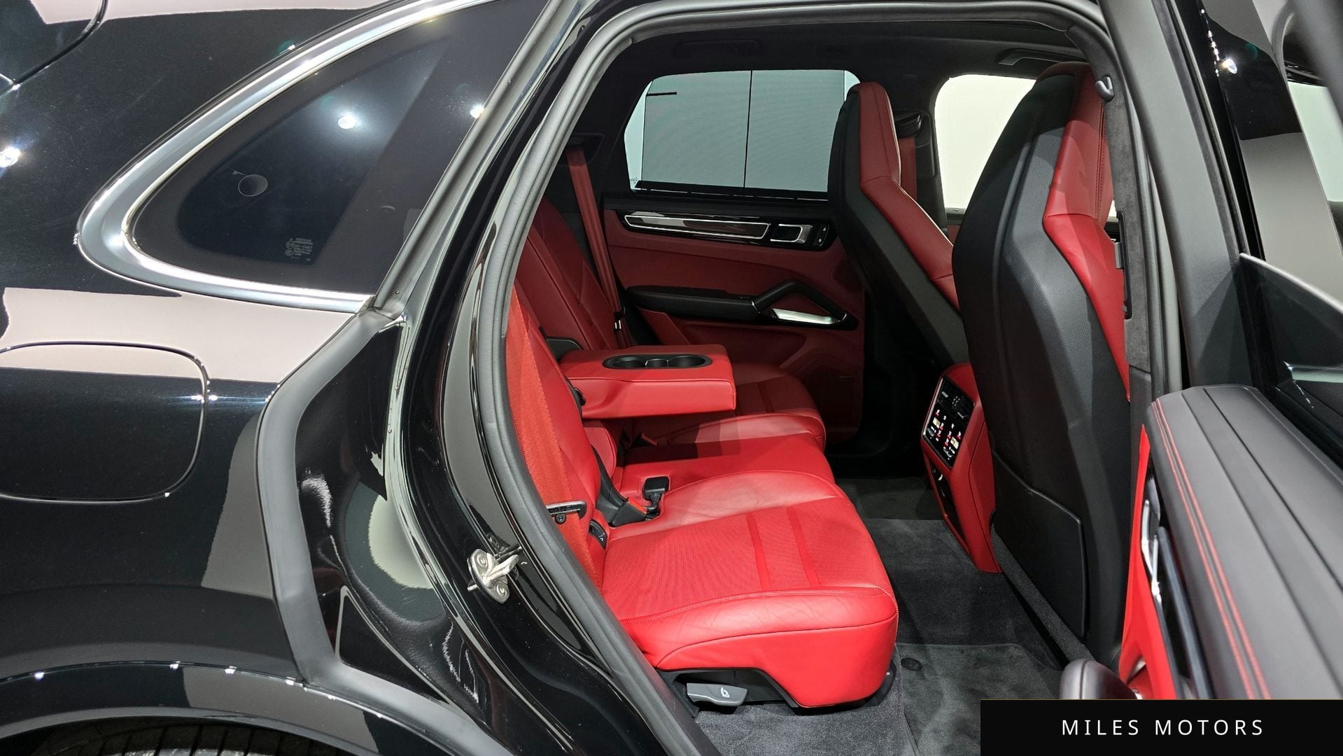 Porsche Cayenne 2023 — миниатюра 12