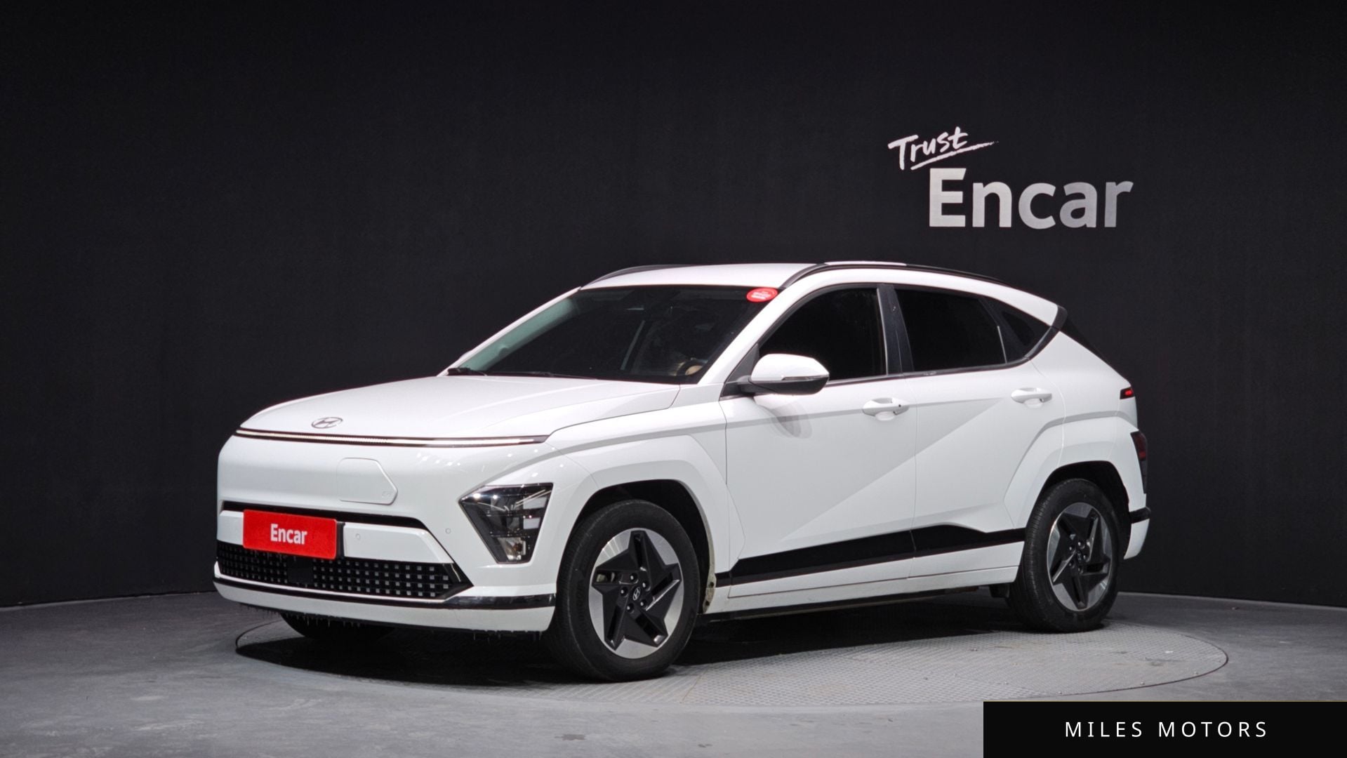Hyundai Kona 2023 — фото 1 из 12