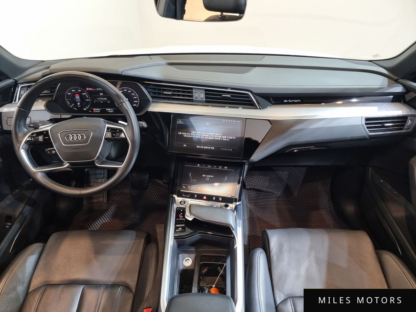 Audi e-tron 2023 — миниатюра 7