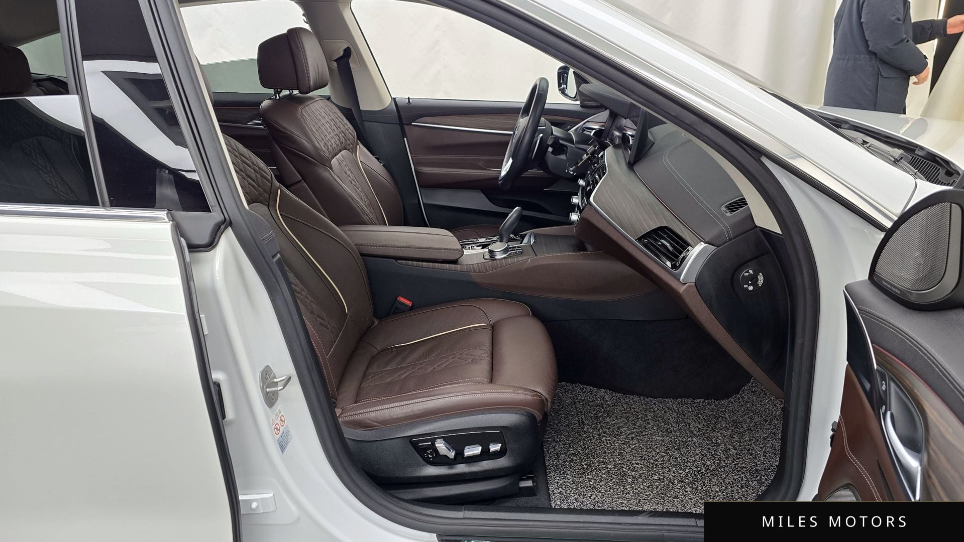 BMW 6 Series GT (G32) 2022 — миниатюра 11