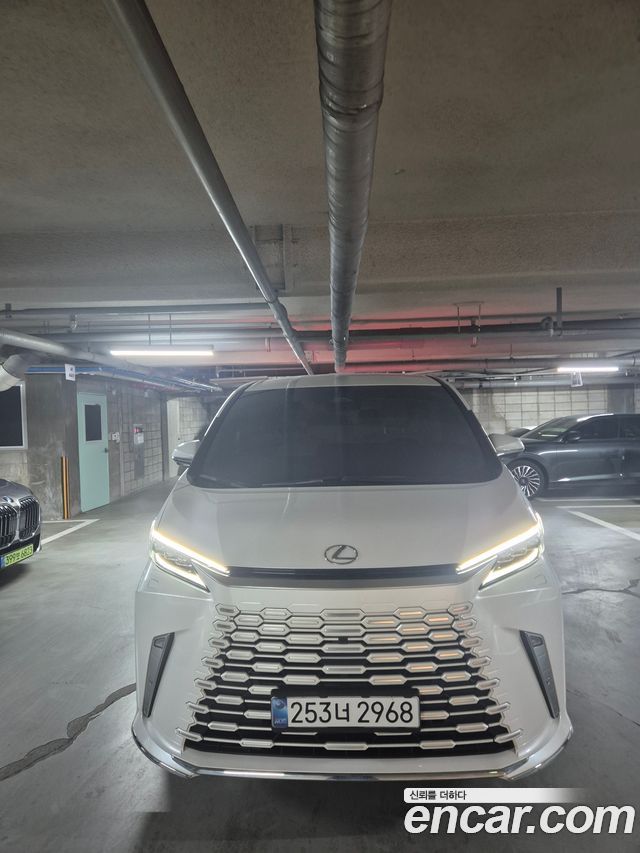 Лексус LM 2025 — миниатюра 3