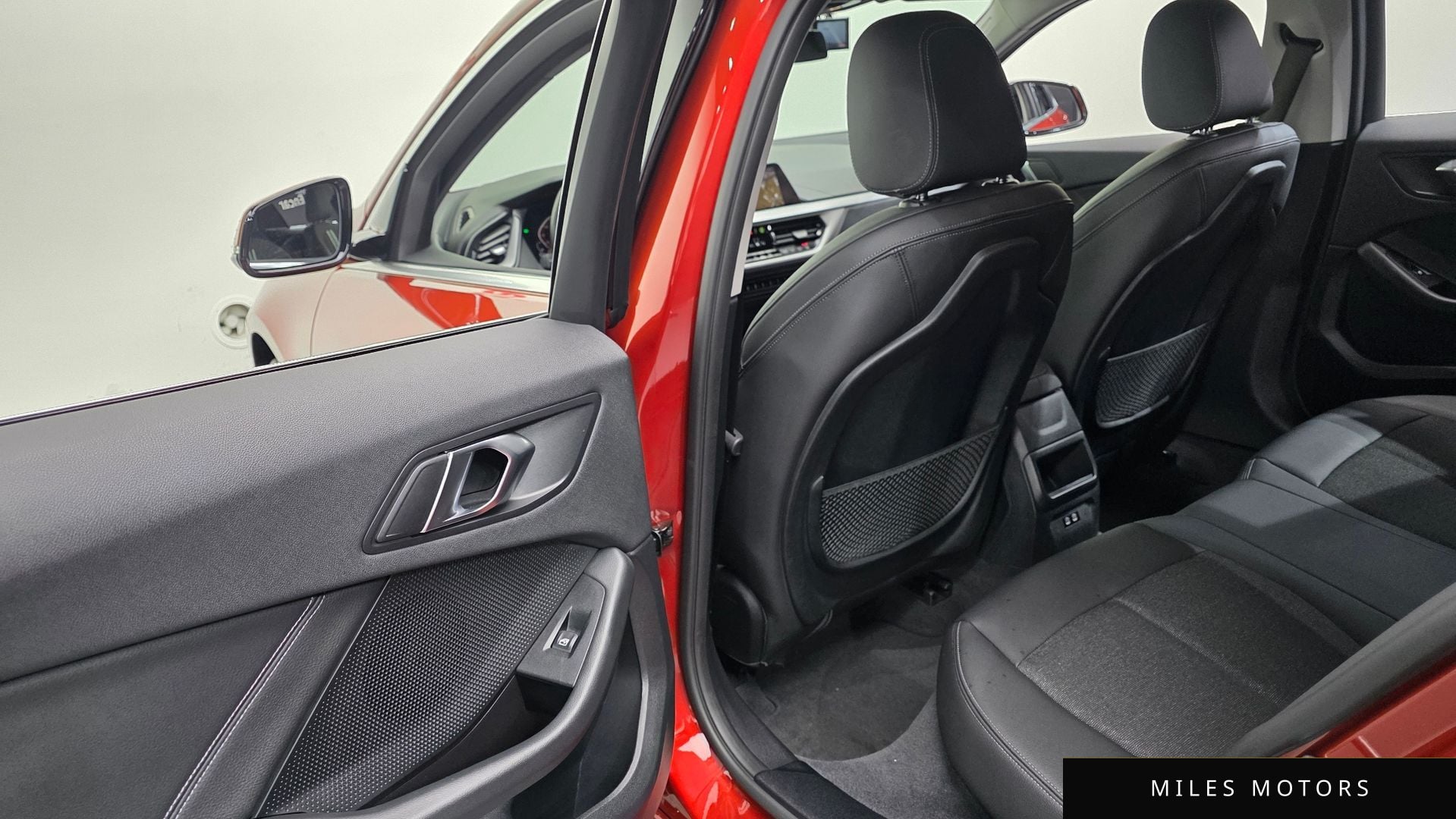 BMW 1시리즈 (F40) 2021 — миниатюра 18