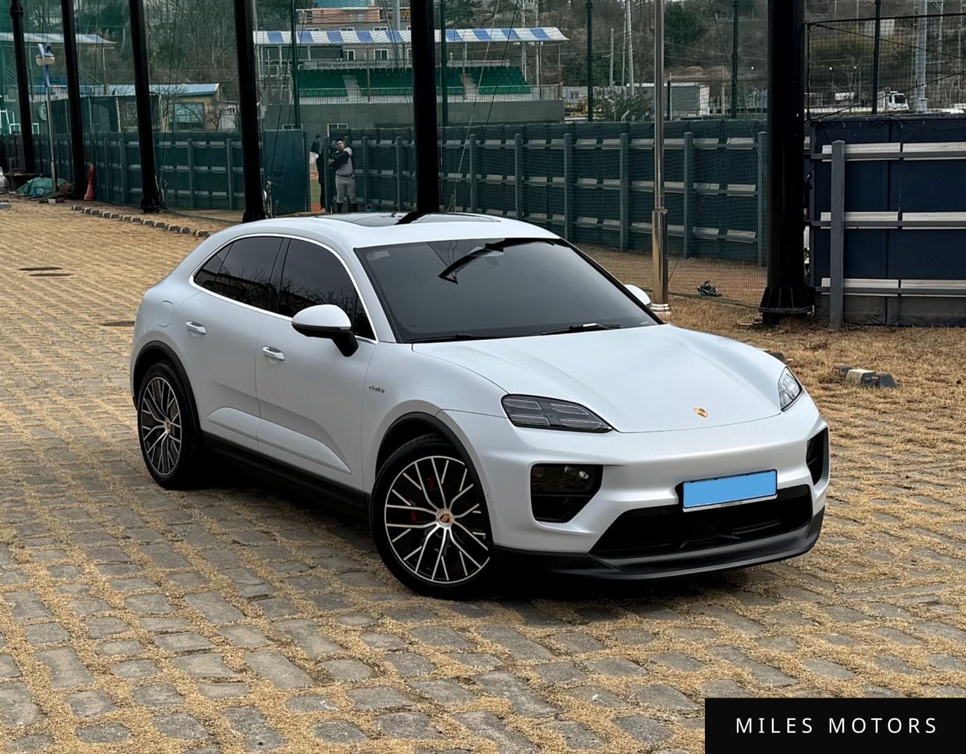 Porsche Macan 2025 — миниатюра 2