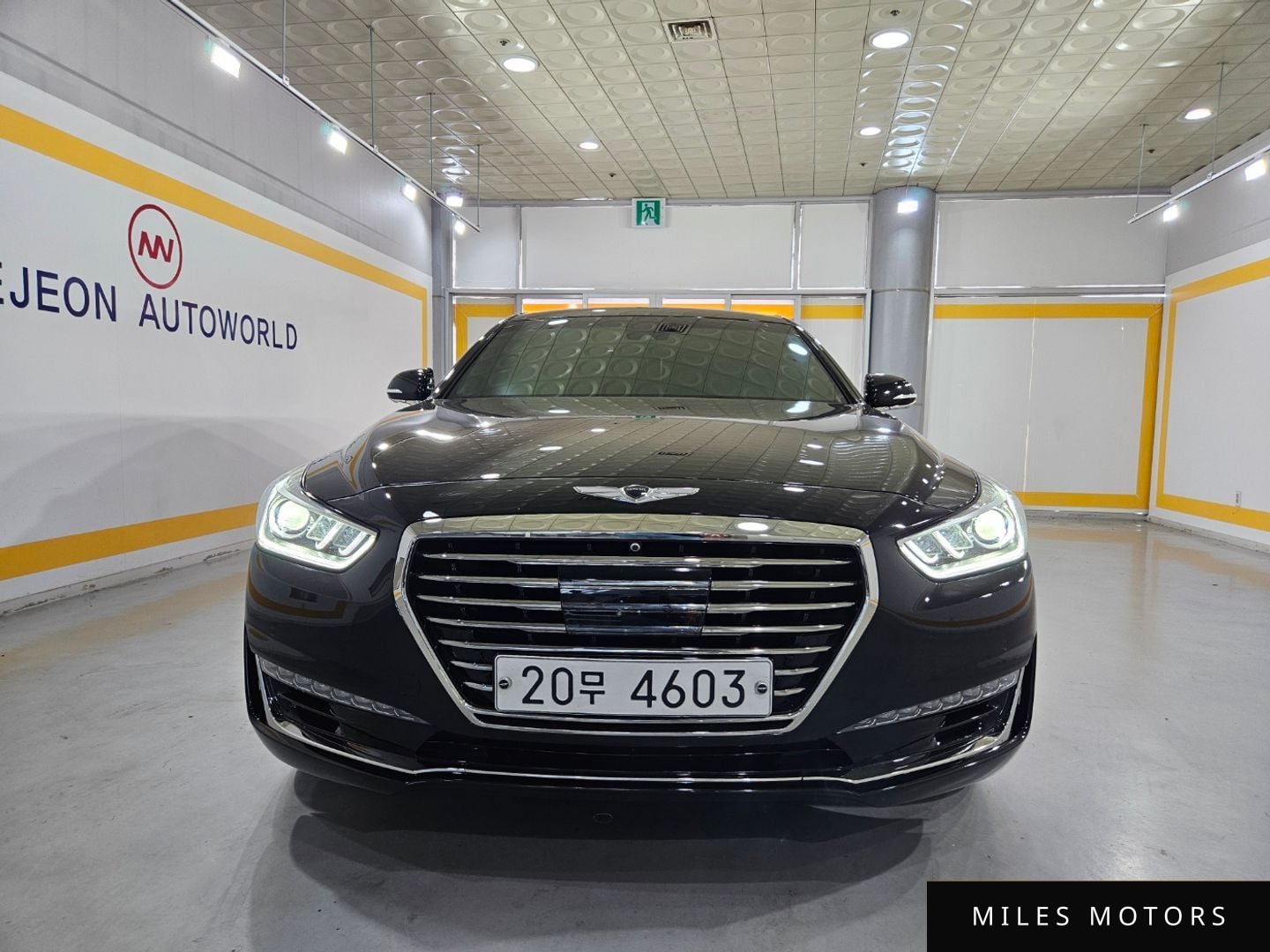 Genesis EQ900 2016 — фото 1 из 12