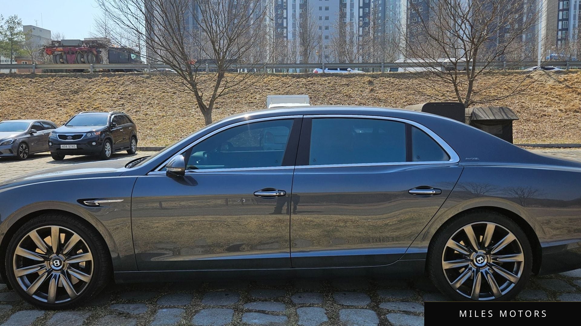 Bentley Flying Spur 2015 — миниатюра 3
