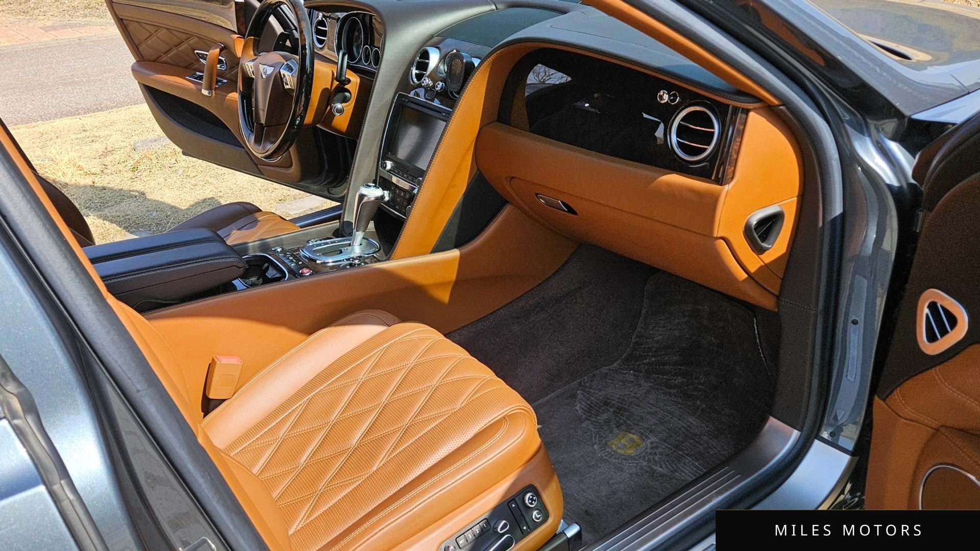 Bentley Flying Spur 2015 — миниатюра 15