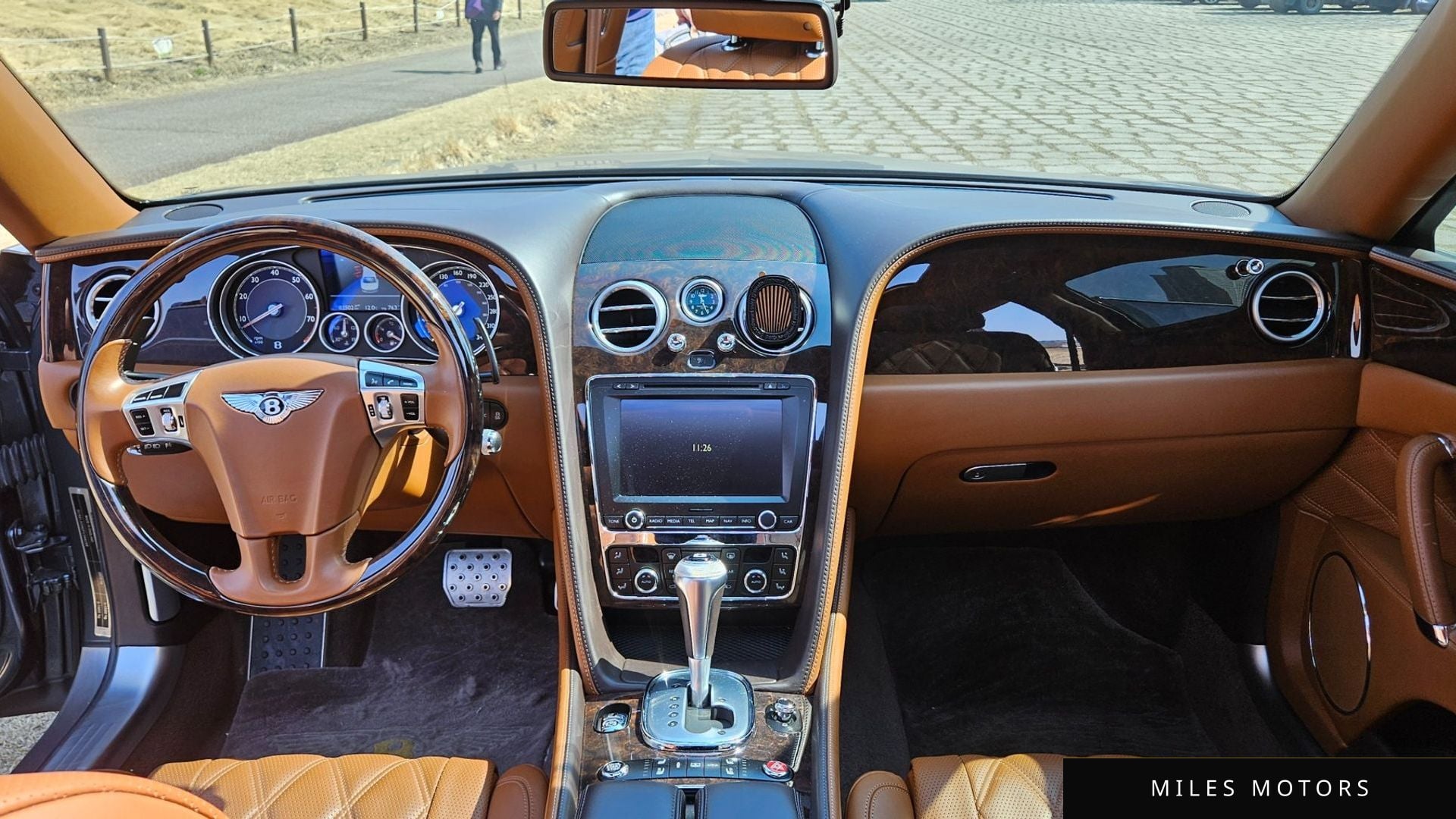 Bentley Flying Spur 2015 — миниатюра 16