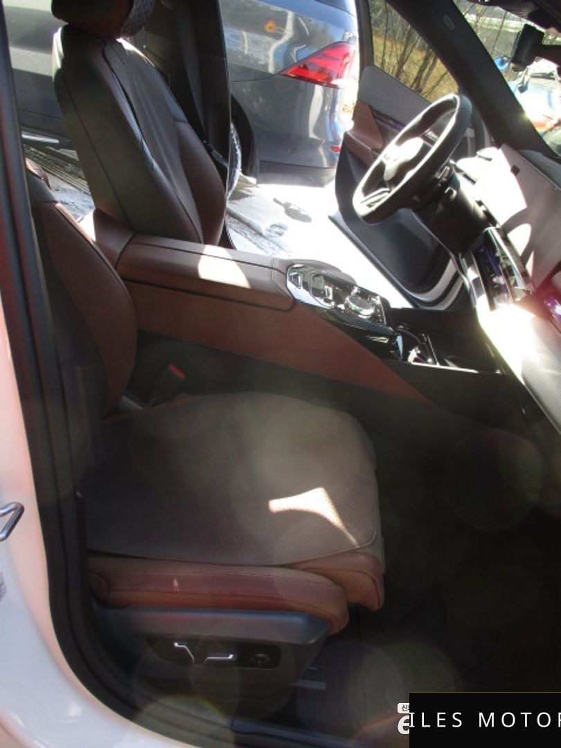 BMW 5 Series (G60) 2024 — миниатюра 8