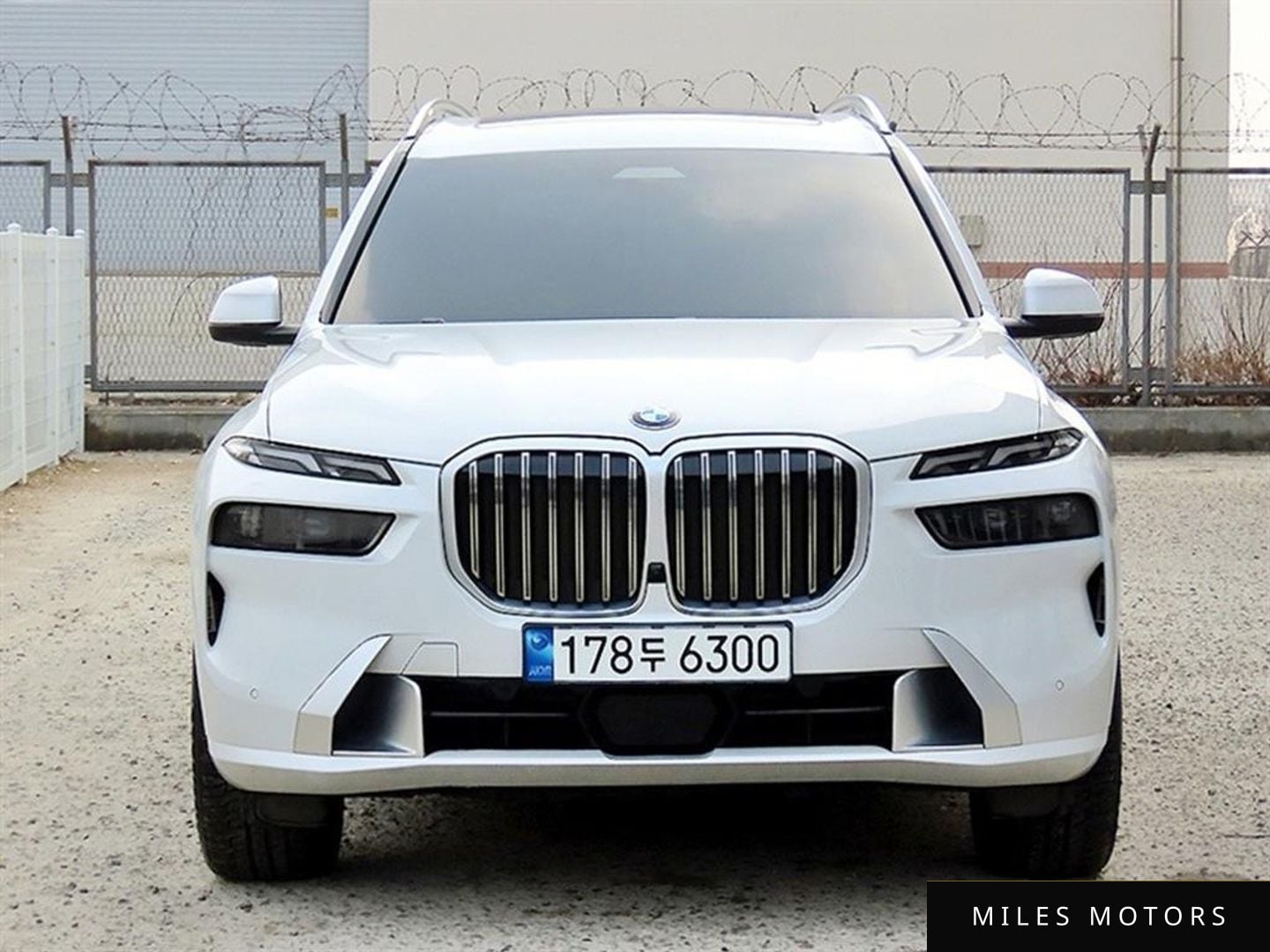 BMW X7 (G07) 2023 — фото 1 из 12