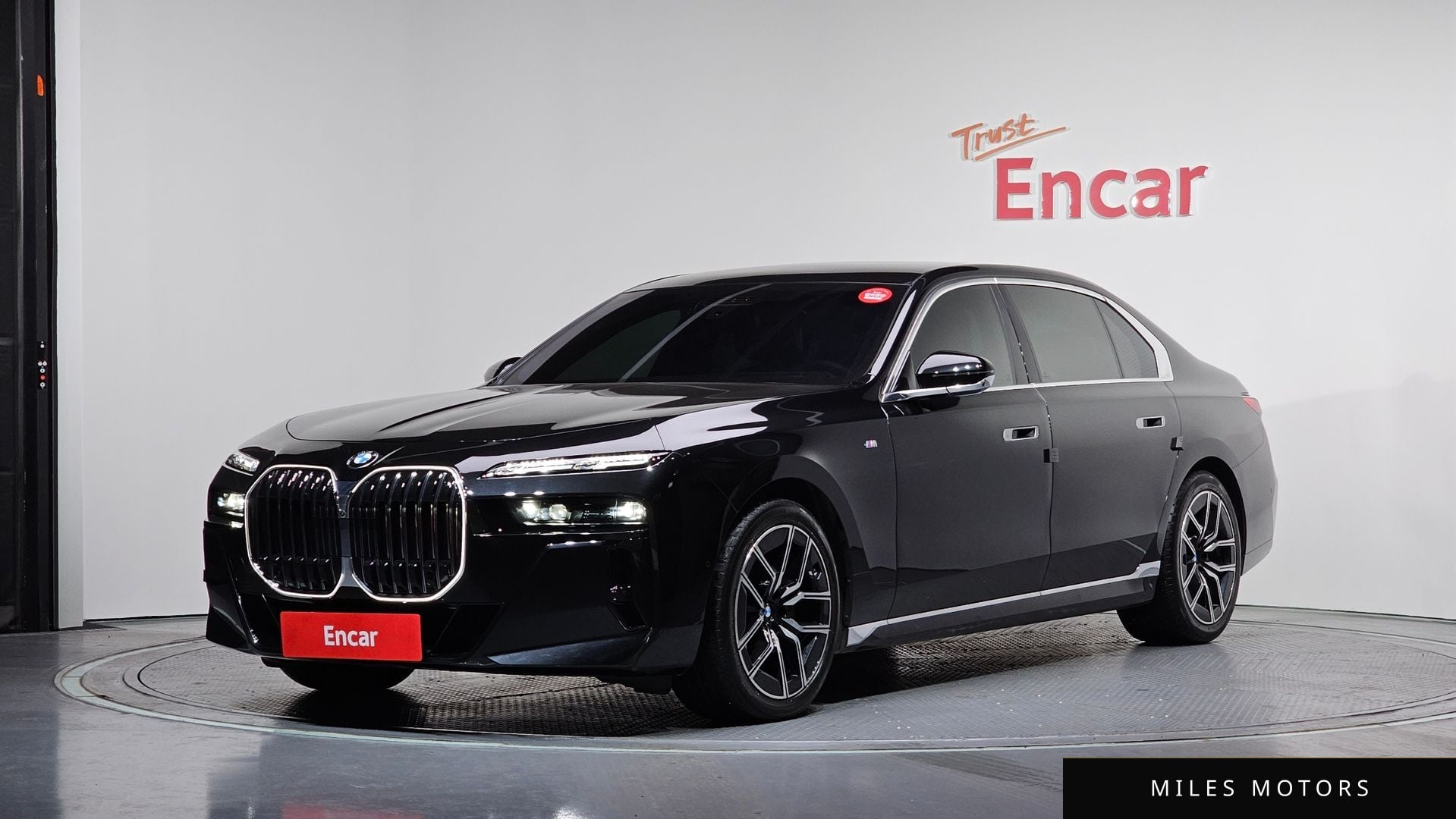 BMW 7 Series (G70) 2024 — фото 1 из 12