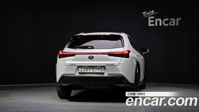 Лексус UX250h 2020 — миниатюра 4