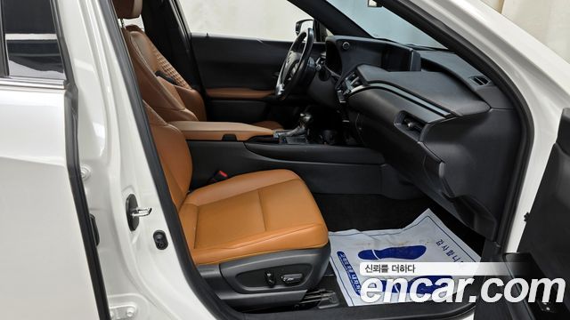 Лексус UX250h 2020 — миниатюра 11