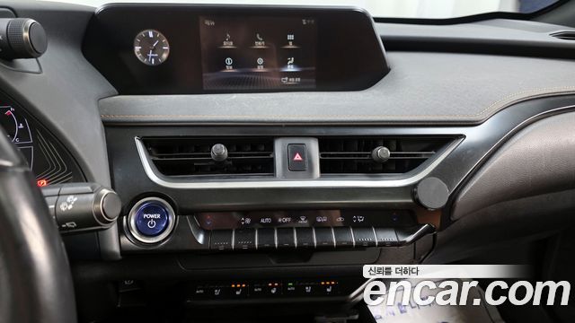 Лексус UX250h 2020 — миниатюра 14
