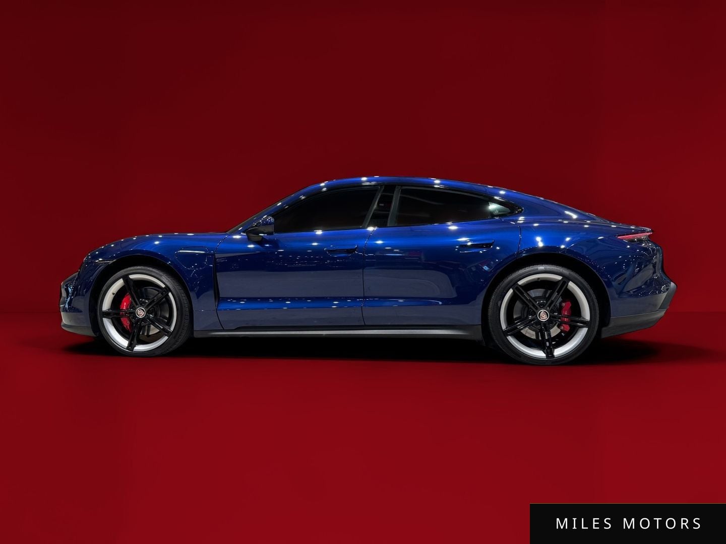 Porsche Taycan 2021 — фото 1 из 12
