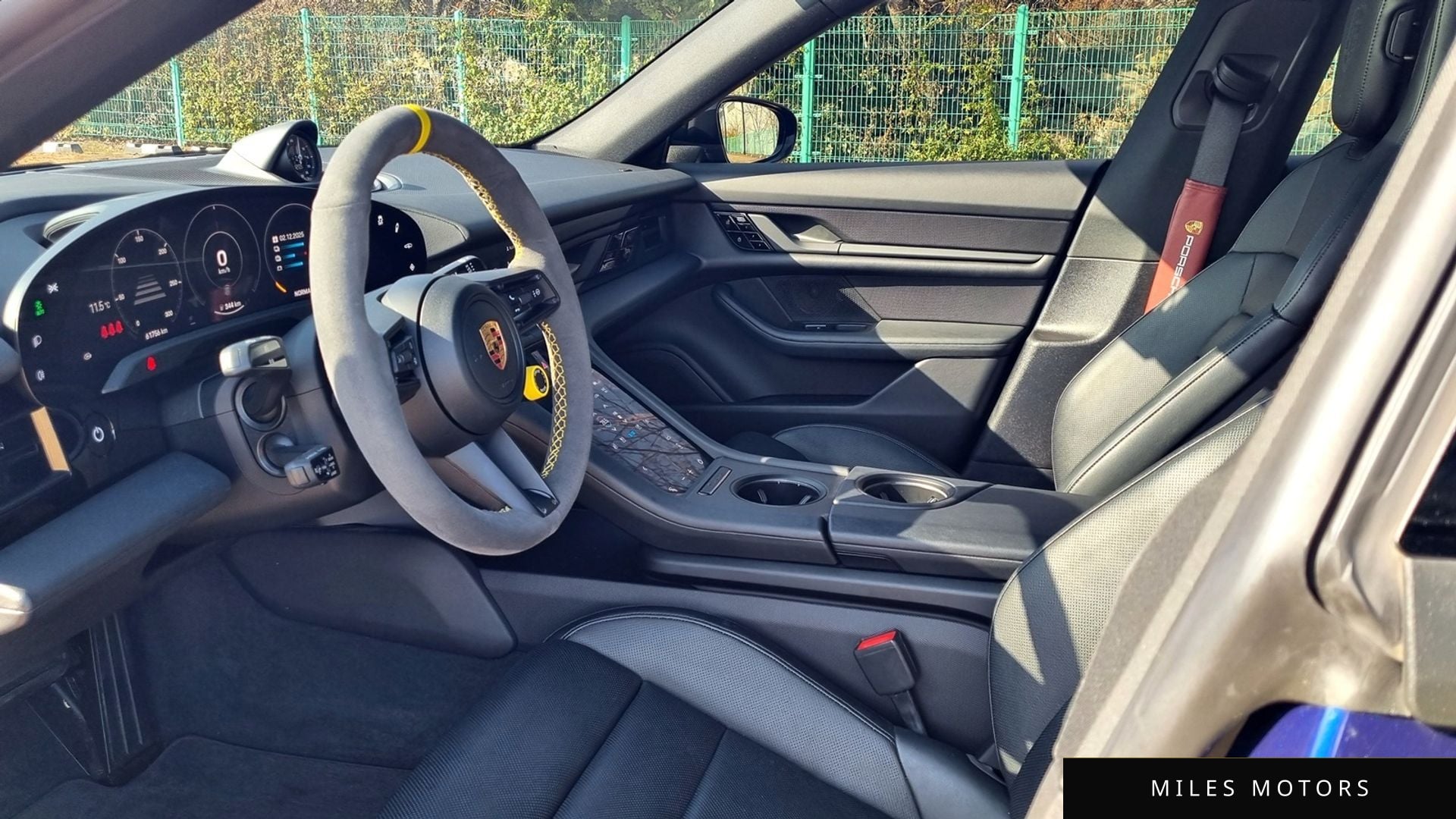 Porsche Taycan 2021 — миниатюра 9