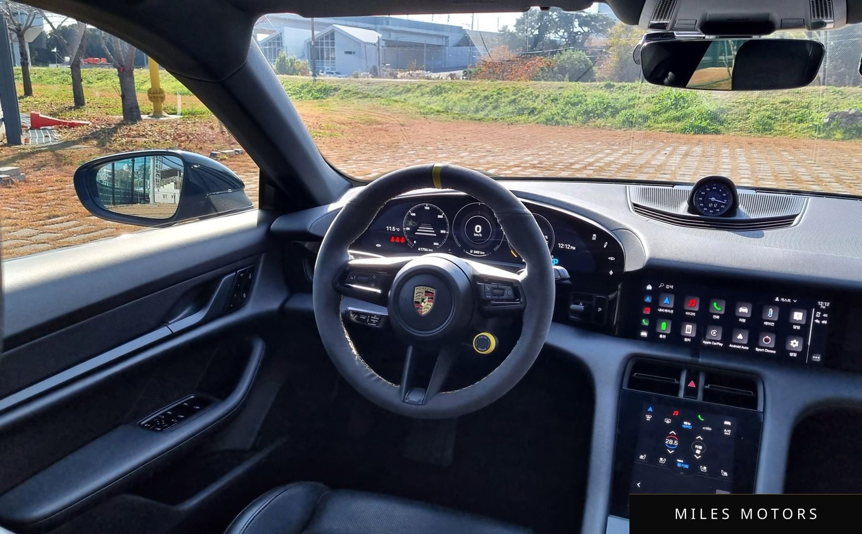 Porsche Taycan 2021 — миниатюра 11