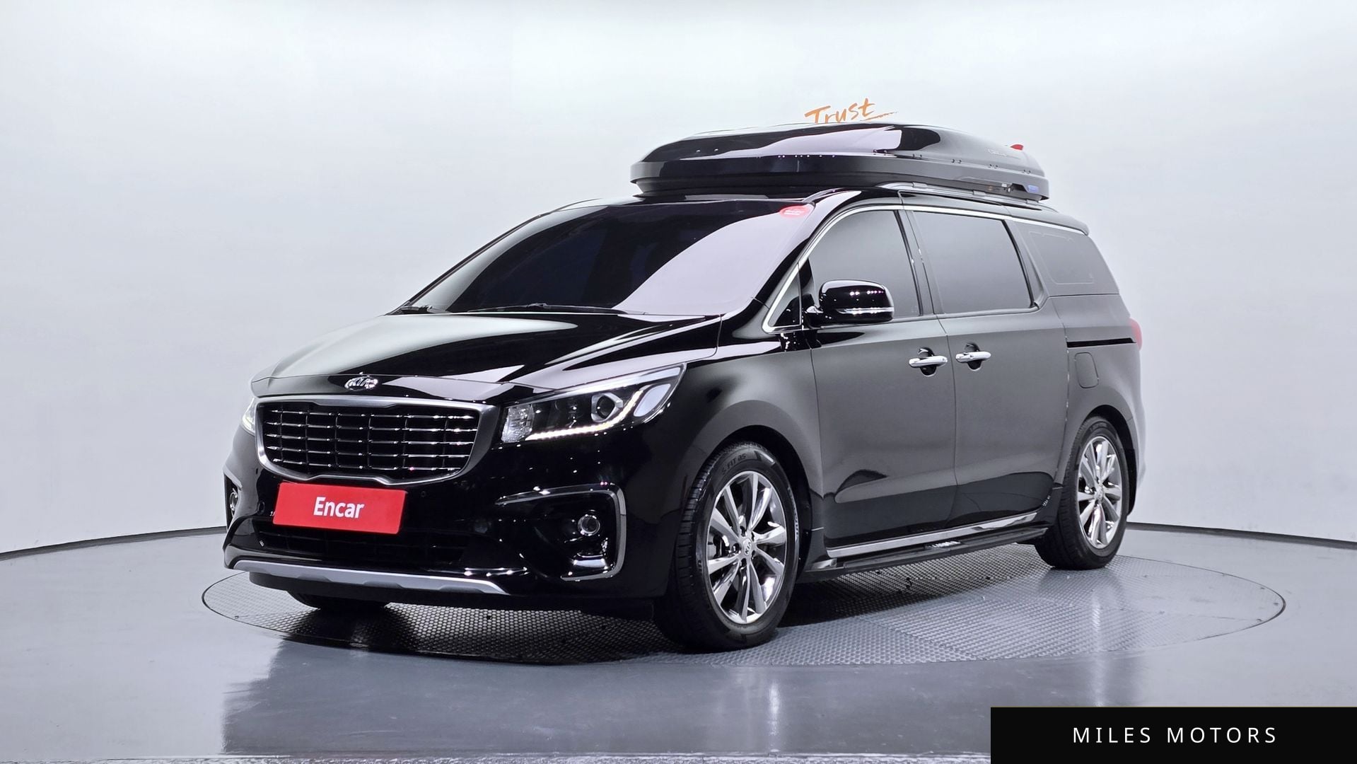 Kia Canival 2020 — фото 1 из 12