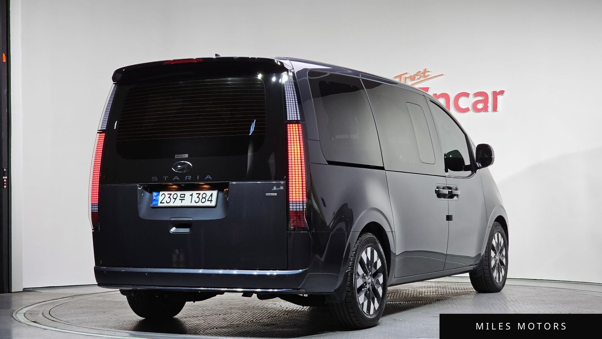 Hyundai Staria 2023 — миниатюра 2