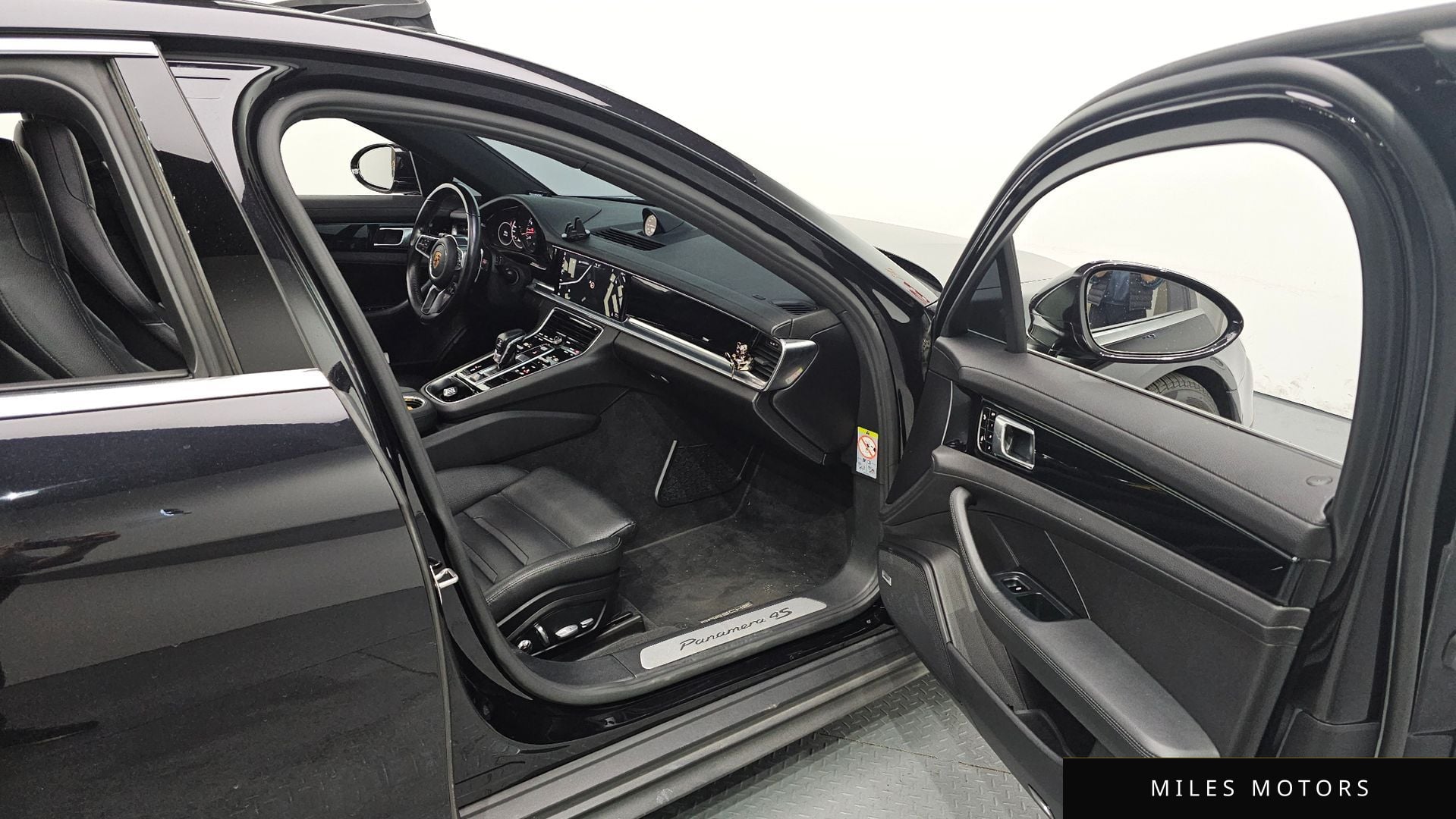 Porsche Panamera 2018 — миниатюра 11